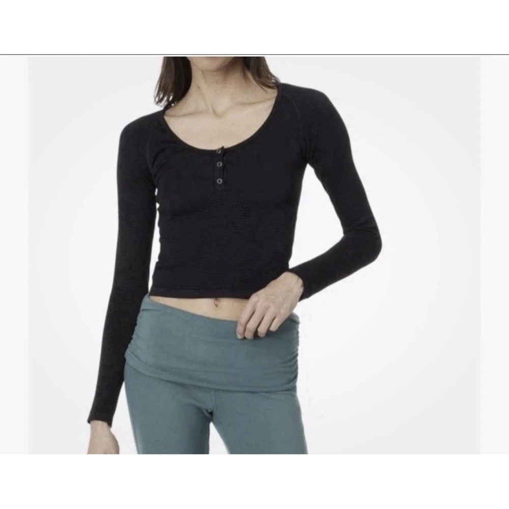 Free people $68 Women's  Movement Bail Out Long Sleeve Layer Black Top Medium/Lg